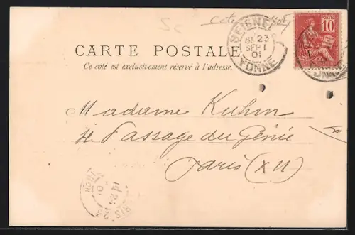 AK Seignelay, La Place avec statue et bâtiments environnants