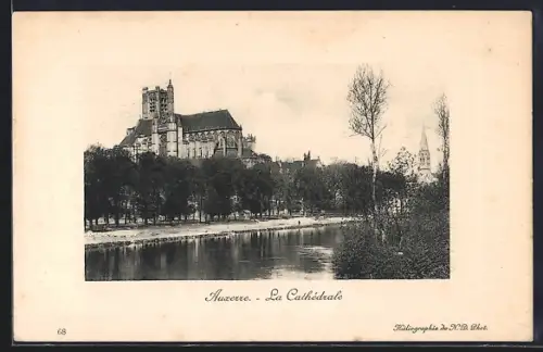 AK Auxerre, La Cathédrale et la rivière adjacente