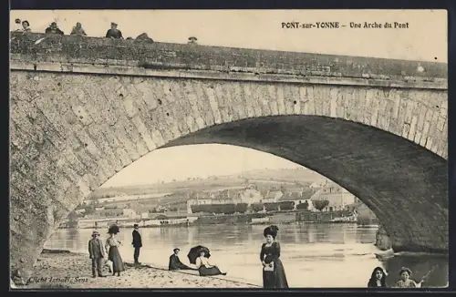 AK Pont-sur-Yonne, Une Arche du Pont
