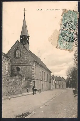 AK Sens, Chapelle Sainte-Mathie avec rue animée
