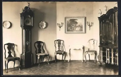 AK Oldenburg / O., Landesmuseum, holländisch-ostfriesische Möbel des 18. Jahrhunderts, Standuhr