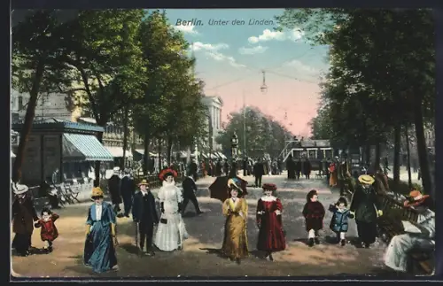 AK Berlin, Unter den Linden mit Passanten
