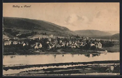 AK Bullay a. Mosel, Ortsansicht mit Moselufer