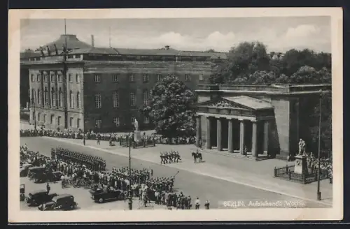 AK Berlin, Aufziehende Wache, Ehrenmal Unter den Linden