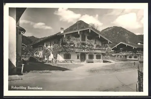 AK Ruhpolding, Strassenpartie am Bauernhaus