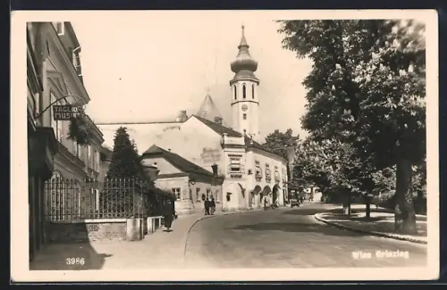 AK Wien, Grinzing, Strassenpartie mit Kirche, Schild Täglich Musik