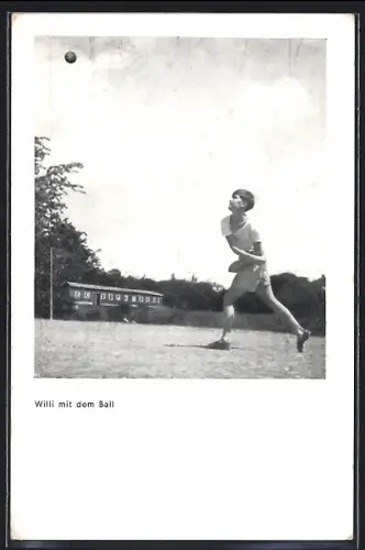 AK Wien, Grinzing, Junge beim Sport, Willi mit dem Ball