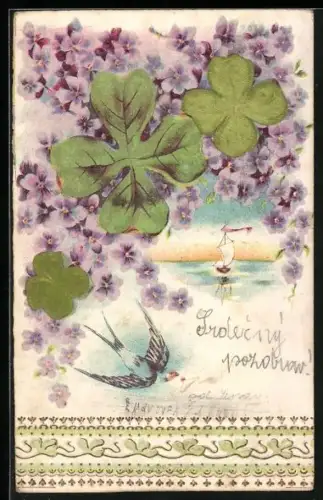 Stoff-Präge-AK Schwalbe mit Brief und Kleeblättern in Veilchen