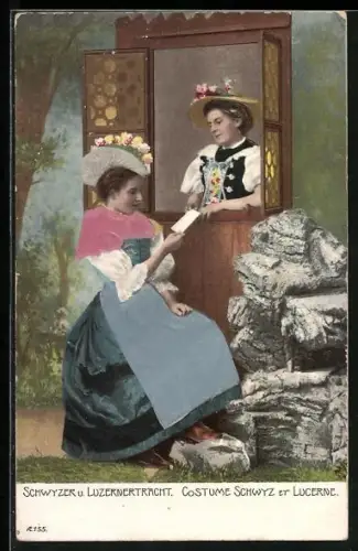 Stoff-Präge-AK Zwei Frauen in Schwyzer u. Luzernertracht