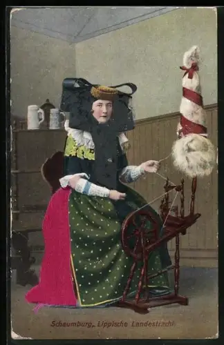 Stoff-Präge-AK Junge Frau posiert am Spinnrad in Schaumburg-Lippischer Landestracht