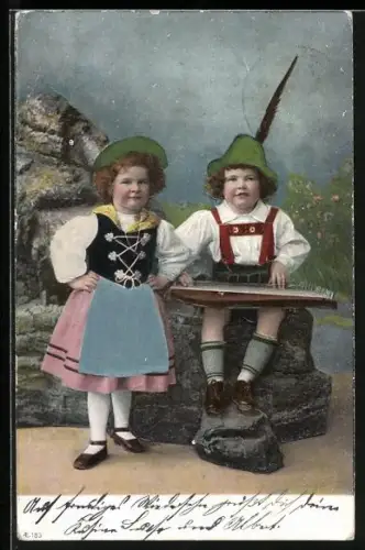 Stoff-Präge-AK Zwei Kinder in Tracht mit Zupfinstrument, Zither