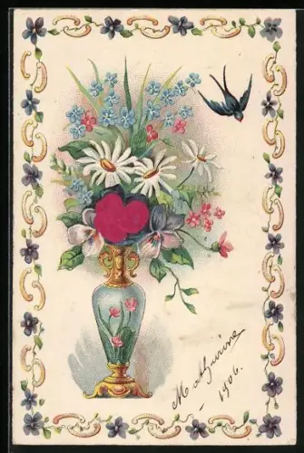 Stoff-Präge-AK Schwalbe mit einer Blumenvase, Margeriten, Vergissmeinnicht, Stiefmütterchen