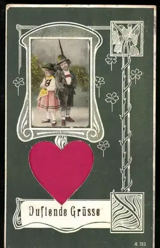 Stoff-Präge-AK Kinder in Tracht und Herz