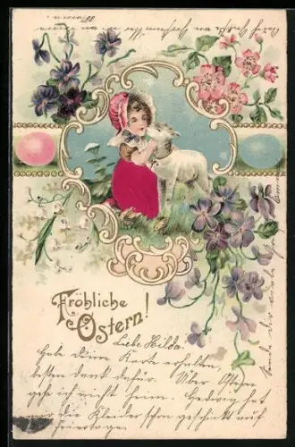 Stoff-Präge-AK Mädchen mit Lamm auf der Wiese, Fröhliche Ostern