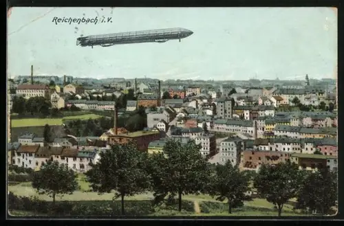 AK Reichenbach i. V., Ortsansicht aus der Vogelschau, Luftschiff über der Stadt