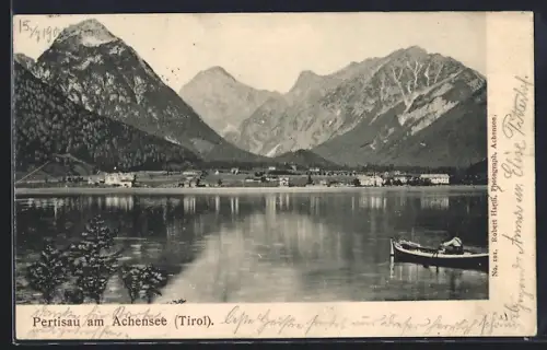 AK Pertisau am Achensee, Uferpartie mit Boot und Bergen