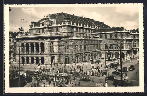 AK Wien, Militärparade vor der Staatsoper