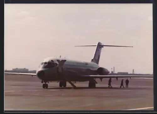 Fotografie Flugzeug USAF Douglas DC 9 Florence Nightingale 10879, Rot Kreuz Ambulanz Jet in Berlin-Tegel