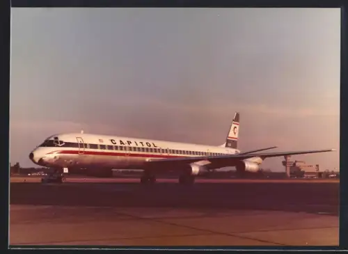 Fotografie Flughafen Berlin-Tegel, Flugzeug Douglas DC-8 Capitol N4908C