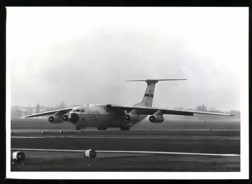 Fotografie Flugzeug Lockheed C-141 Starlifter der USAF 50217 in Berlin-Tempelhof