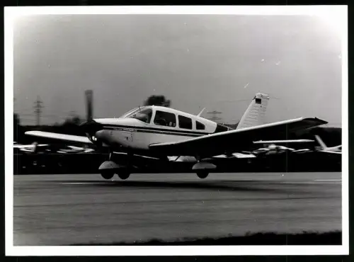 Fotografie Flugzeug Piper Archer II PA-28 Cherokee, Einmotoriger Niederdecker