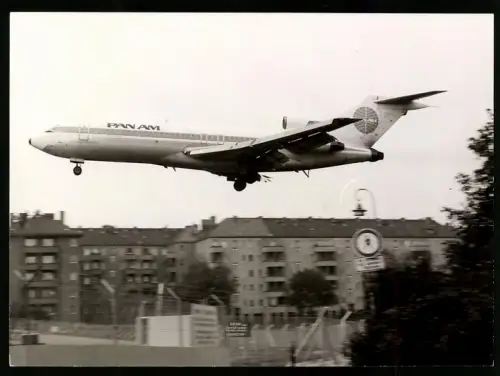 Fotografie Ansicht Berlin-Tempelhof, Flugzeug Boeing 727 der Pan Am im Landeanflug