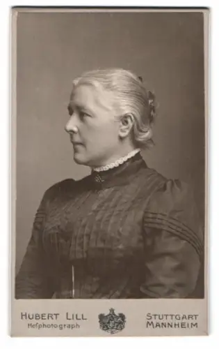 Fotografie Hubert Lill, Stuttgart, Gymnasiumstrasse 6, Mathilde im Profil