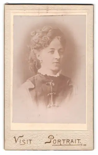 Fotografie unbekannter Fotograf und Ort, Leopoldine Legner geb. Schröffl