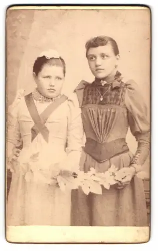 Fotografie unbekannter Fotograf und Ort, Camilla Schütz im Sommer 1892