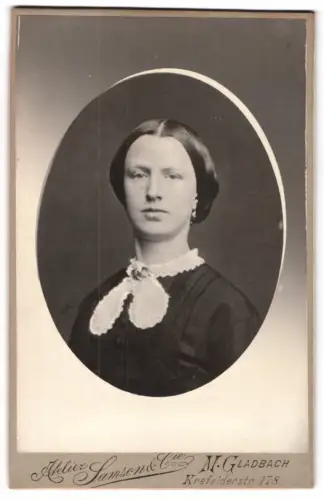 Fotografie Atelier Samson & Cie., M. Gladbach, Krefelderstrasse 178, Margarete Schwarz, Frau des Heinrich Schwarz