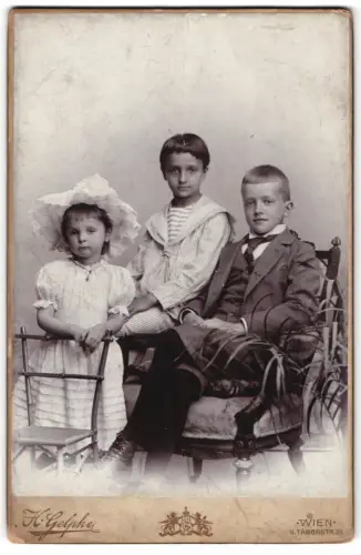 Fotografie Heinrich Gelpke, Wien, Taborstr. 21, Drei Kinder im Oktober 1900