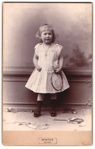 Fotografie Winter, Wien, Reisnerstrasse 11A, Kala Wonwiller im Dezember 1891