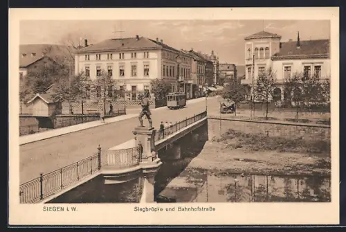 AK Siegen i. W., Siegbrücke und Bahnhofstrasse mit Strassenbahn aus der Vogelschau