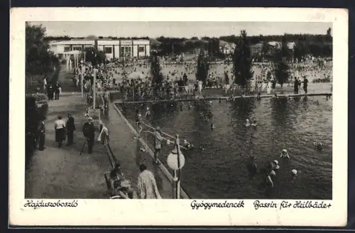 AK Hajduszoboszló, Bassin für Heilbäder mit Badenden