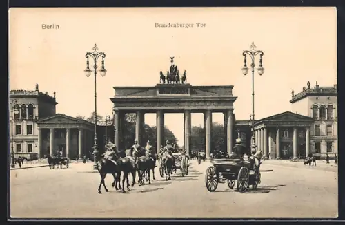 AK Berlin, Brandenburger Tor, Berittene
