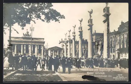 AK Berlin, Regierungs-Jubiläum Kaiser Wilhelm II., Pariser Platz mit Brandenburger Tor im Festschmuck