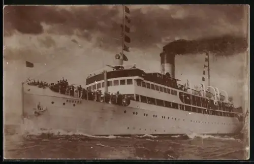 Foto-AK Max Dreblow, Stettin: Passagierschiff Rugard auf hoher See