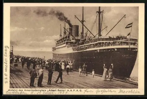 AK Passagierschiff Albert Ballin der Hapag bei der Abfahrt