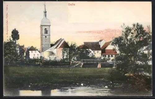 AK Delle, Vue sur l`église et le village au bord de l`eau