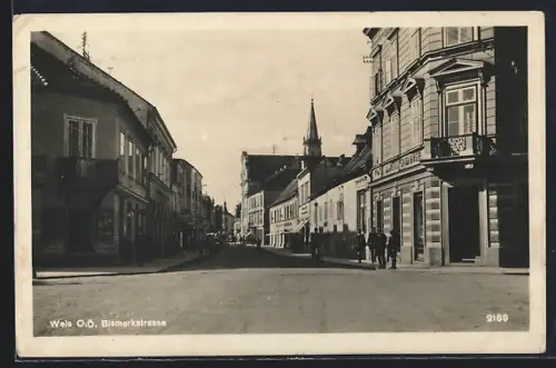 AK Wels /O. Ö., Bismarkstrasse mit Geschäften und Turm
