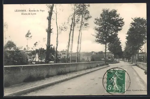 AK Lézinnes, Entrée du Pays Route de Lyon