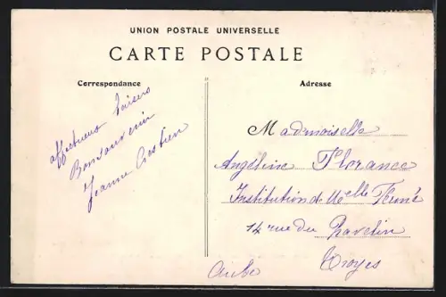 AK Avrolles, Vue générale du village avec la campagne environnante