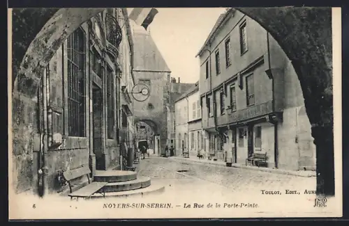 AK Noyers-sur-Serein, La Rue de la Porte-Peinte