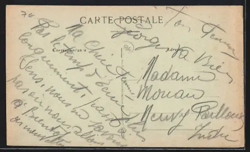 AK Sens, Rue de la République animée avec passants et commerces