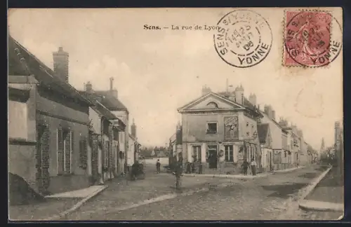 AK Sens, La rue de Lyon
