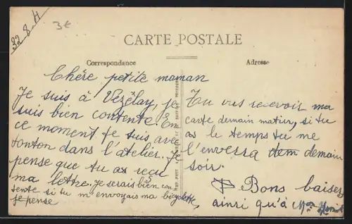 AK Vézelay, Rue Saint-Pierre, en montant vers l`Église