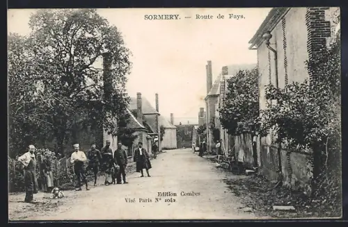 AK Sormery, Route de Fays avec des habitants posant dans la rue