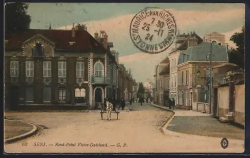 AK Sens, Rond-Point Victor Guichard avec calèche