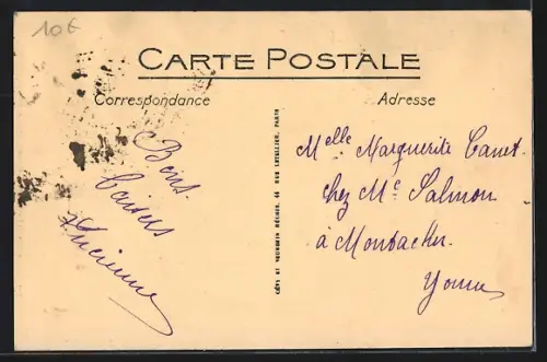 AK Sens, Rue Thénard avec passants et bâtiments historiques