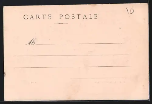 AK Sens, La Rue de la République animée par des passants et des magasins